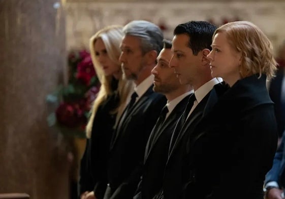 La familia Roy en la iglesia sentada en primera fila