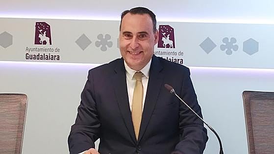 El impulsor del 'pin parental' deja a Abascal por «prácticas mafiosas» y apuesta por Olona