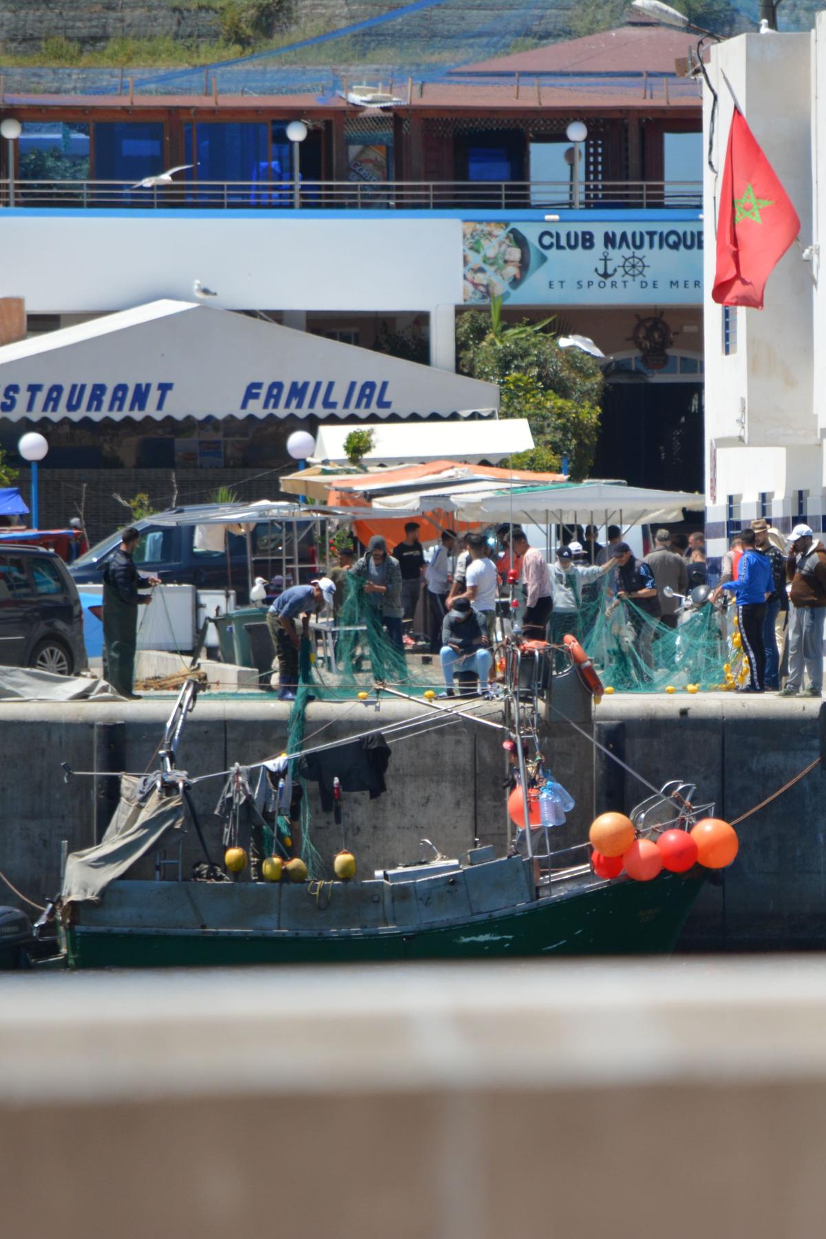 Barcos marroquíes pescan de forma ilegal en aguas españolas protegidas