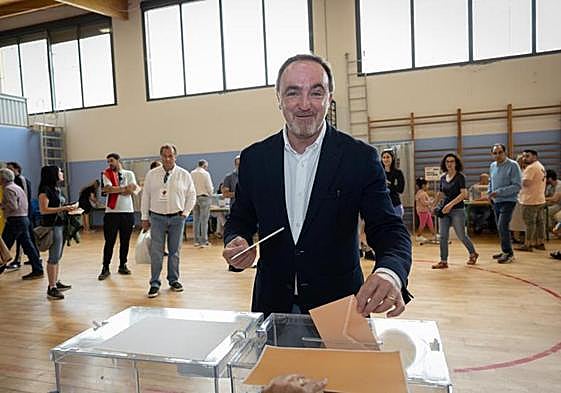 Votación del candidato de UPN al Parlamento de Navarra, Javier Esparza