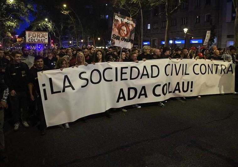 La policía evita otro enfrentamiento entre Desokupa y grupos antisistema en Barcelona