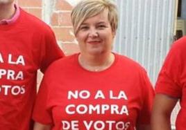 Isabel D. Peñalver, candidata a la alcaldía de Albudeite, con una camiseta con el mensaje: 'No a la compra de votos'.l