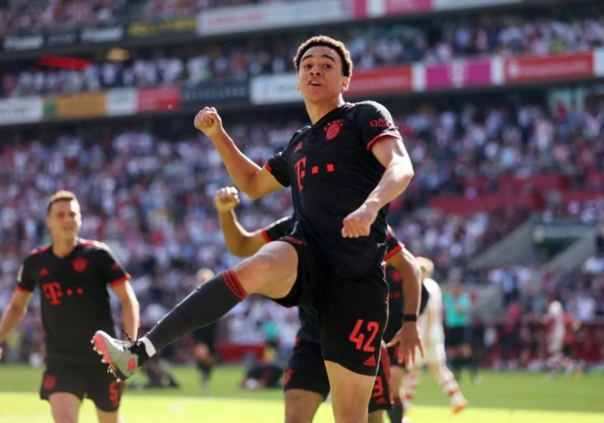 Musiala celebra el gol que le dio el título al Bayern.