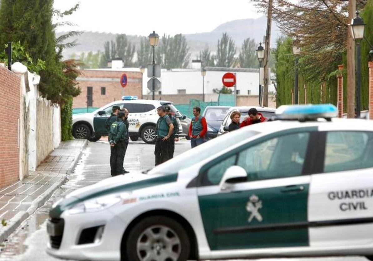 Investigan como posible homicidio la muerte de una mujer embarazada y su hijo en Granada