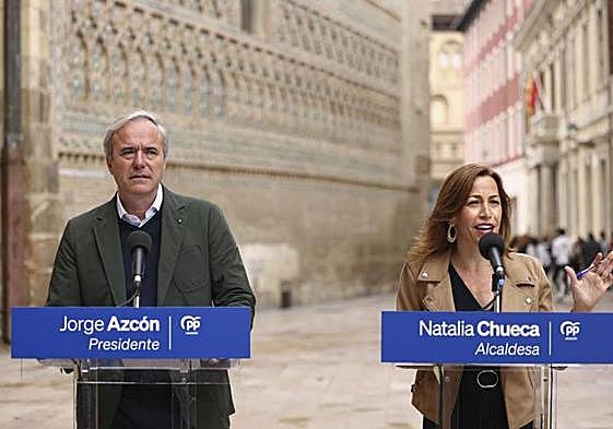 El candidato del PP a la presidencia del Gobierno de Aragón, Jorge Azcón y la candidata del PP a la alcaldía de Zaragoza, Natalia Chueca.