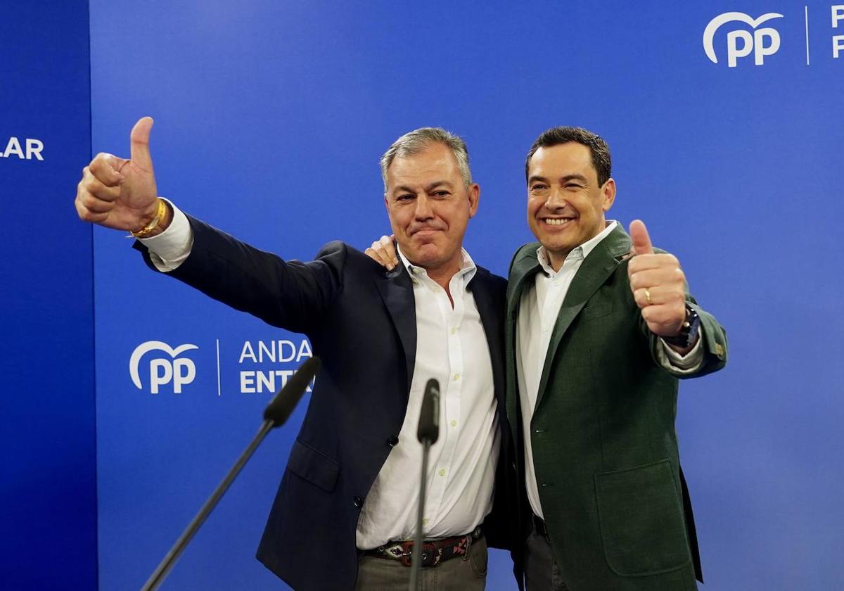 El candidato a la alcaldía de Sevilla por el Partido Popular, José Luis Sanz, junto a el presidente del PP en Andalucía, Juanma Moreno