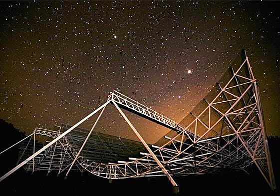 Antena del experimento Chime, en Canadá.