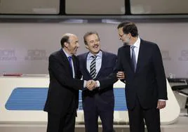 Rubalcaba, Campo Vidal y Rajoy, en el debate de 2011.