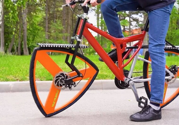 ¿Una bici con las ruedas triangulares? Un ingeniero demuestra que puede funcionar sin problema
