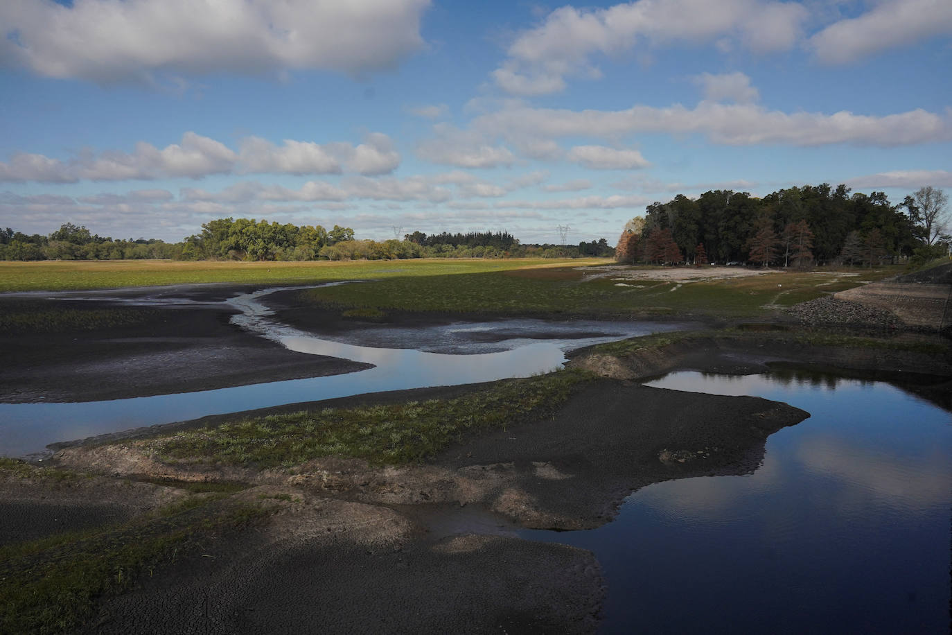 El embalse de Canelón, en el sur de Uruguay en medio de una histórica sequía