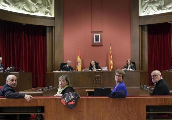 La Justicia inhabilita de nuevo a los miembros de la Mesa del Parlament del 1-O