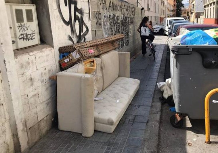 Recoger muebles de la basura, la moda del stooping para salvar el planeta