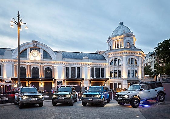 Varias unidades del Ford Bronco