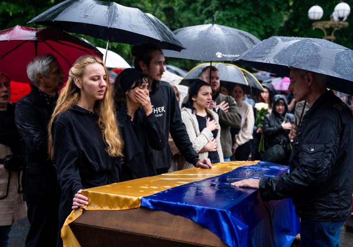 Funeral de un soldado ucraniano abatido en Bajmut.
