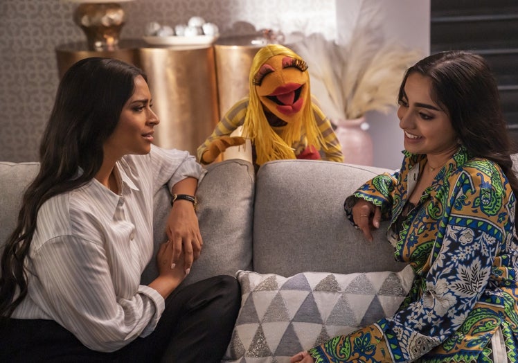 Las hermanas Nora y Hannah, en terapia con la teleñeco Janice