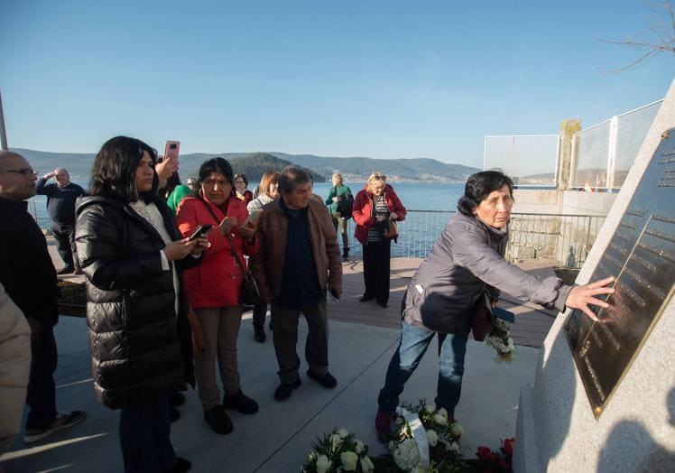 Homenaje que familiares de los marineros del Villa de Pitanxo les hicieron en Marín (Pontevedra) a mediados de febrero pasado, justo un año después de su trágico naufragio.
