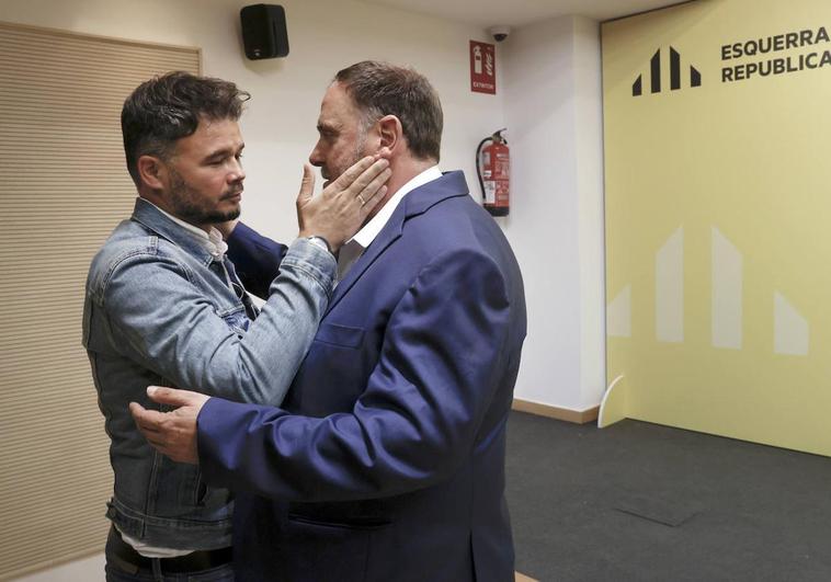 ERC recupera la 'estelada' tras ser socio de Sánchez y perder 300.000 votos