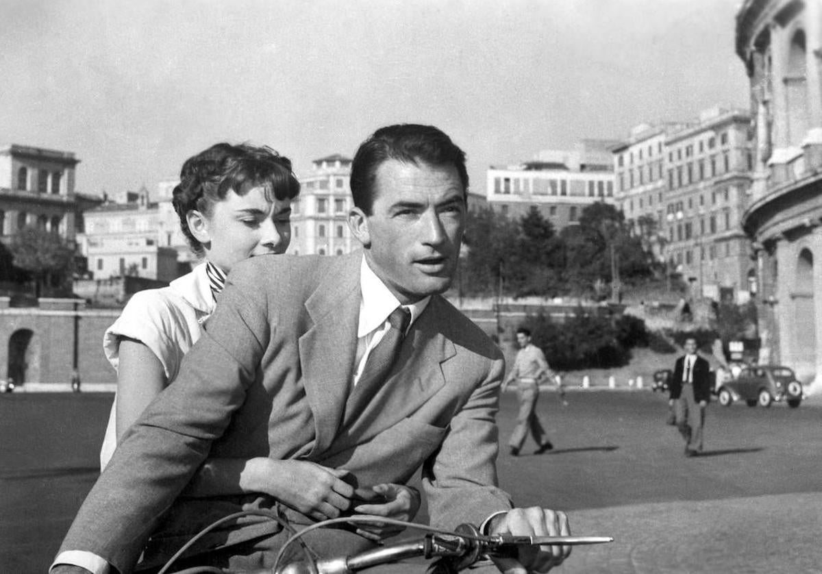 Audrey Hepburn y Gregory Peck, en 'Vacaciones en Roma'.