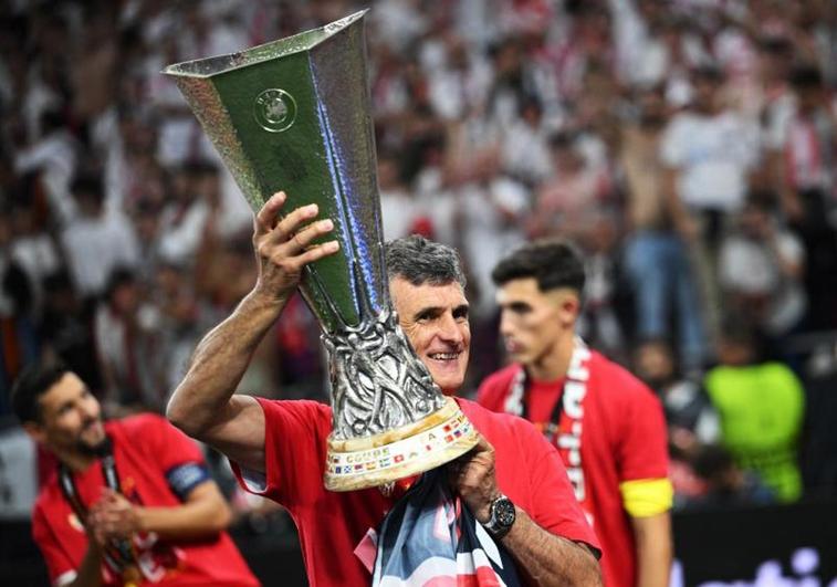 Mendilibar renueva con el Sevilla hasta 2024