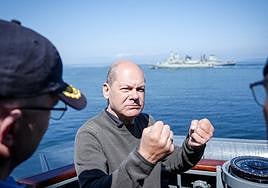 El canciller alemán Olaf Scholz durante su visita a las fuerzas navales en Rostock, en Alemania