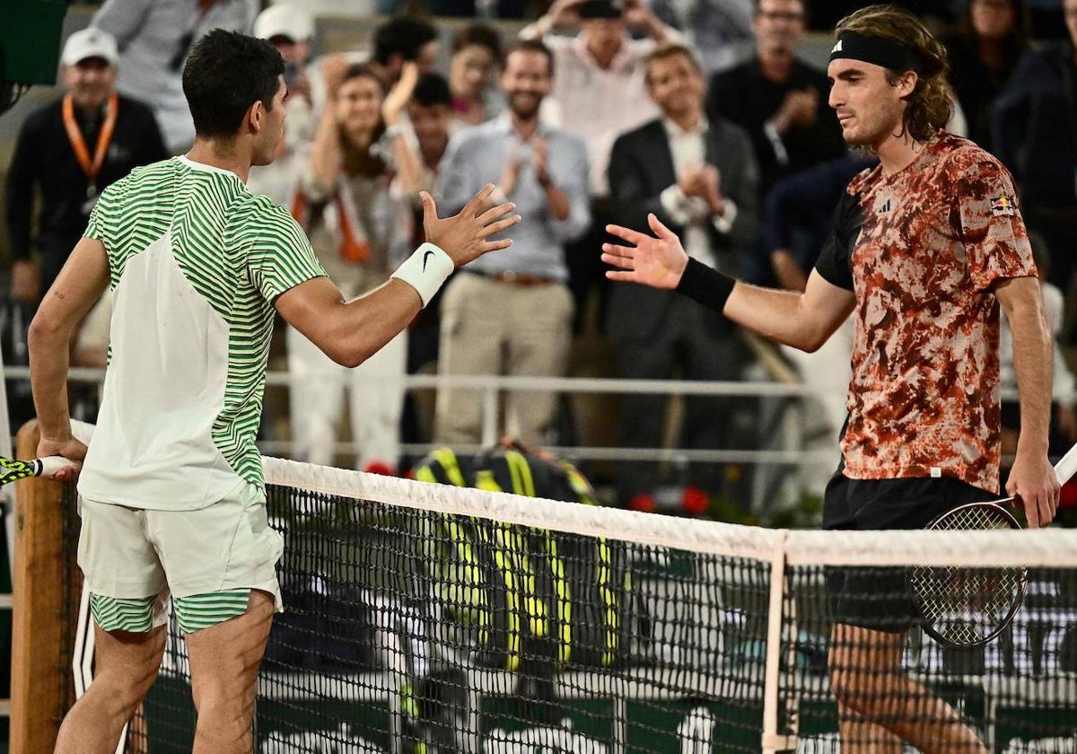 Carlos Alcaraz celebra con rabia su pase a las semifinales de Roland Garros.