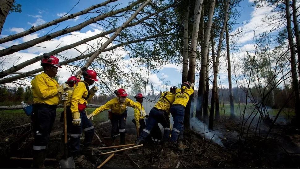 La pelea de Canadá contra más de 400 fuegos