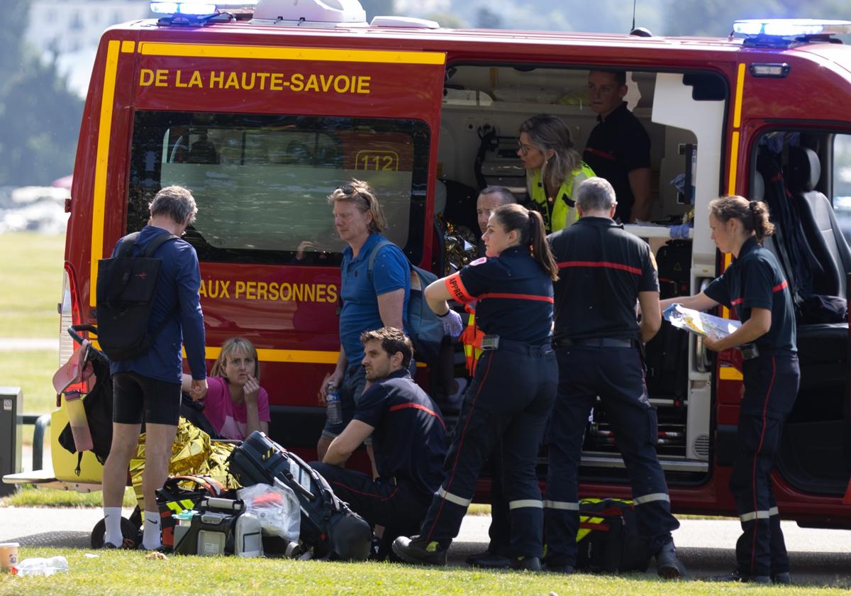 Quatre enfants dans un état critique après avoir été poignardés dans un parc en France