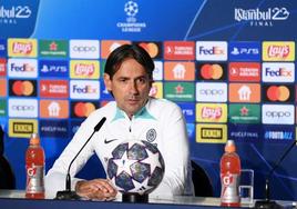 Simone Inzaghi, durante la rueda de prensa en Estambul.