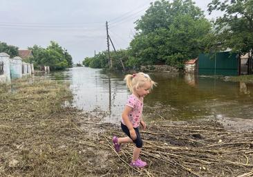 «Rezo para que baje pronto el agua y termine la guerra»