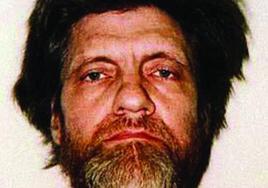 Theodore Kaczynski, conocido como 'Unabomber', en la foto de su ficha policial cuando fue detenido en 1996.