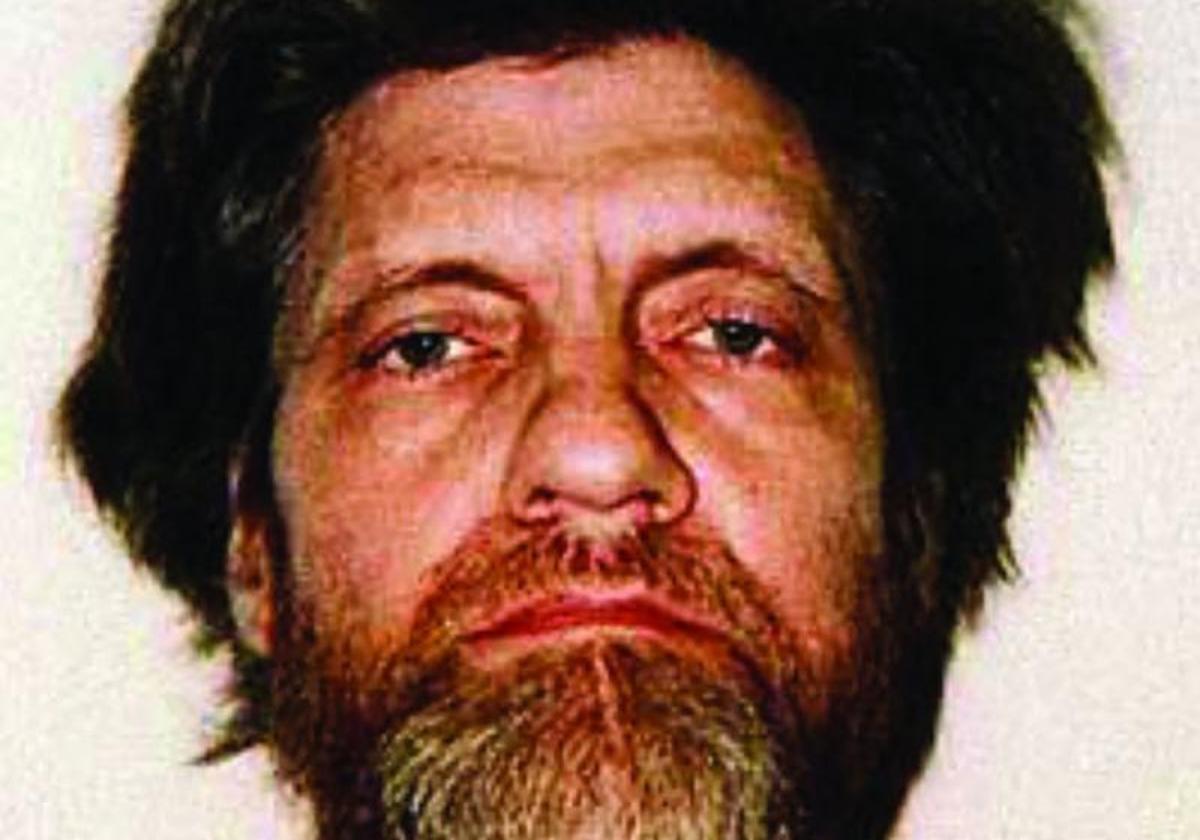 Theodore Kaczynski, conocido como 'Unabomber', en la foto de su ficha policial cuando fue detenido en 1996.