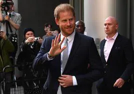 El príncipe Enrique, el pasado miércoles a la salida del Tribunal Supremo en Londres tras prestar declaración.