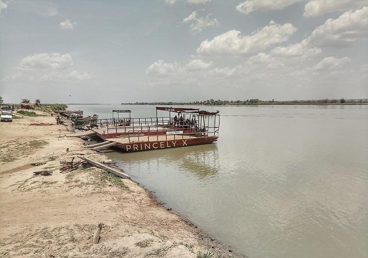 Al menos cien muertos tras hundirse una embarcación en Nigeria