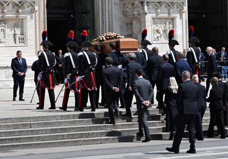 Funeral de Berlusconi en Milán: «Sólo Dios está por encima de Silvio»