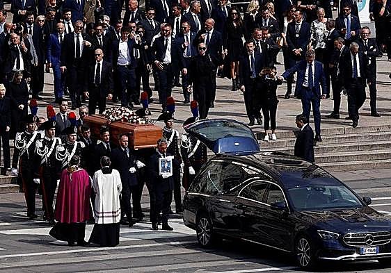 Funeral de Berlusconi en Milán: «Sólo Dios está por encima de Silvio»