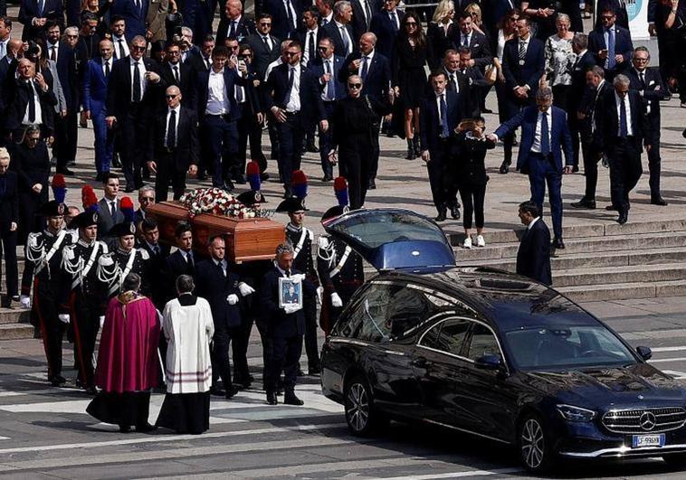 Funeral de Berlusconi en Milán: «Sólo Dios está por encima de Silvio»