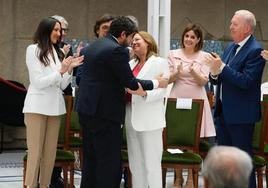 Fernando López Miras felicita a Visitación Martínez, este miércoles, tras ser elegida nueva presidenta de la Asamblea Regional