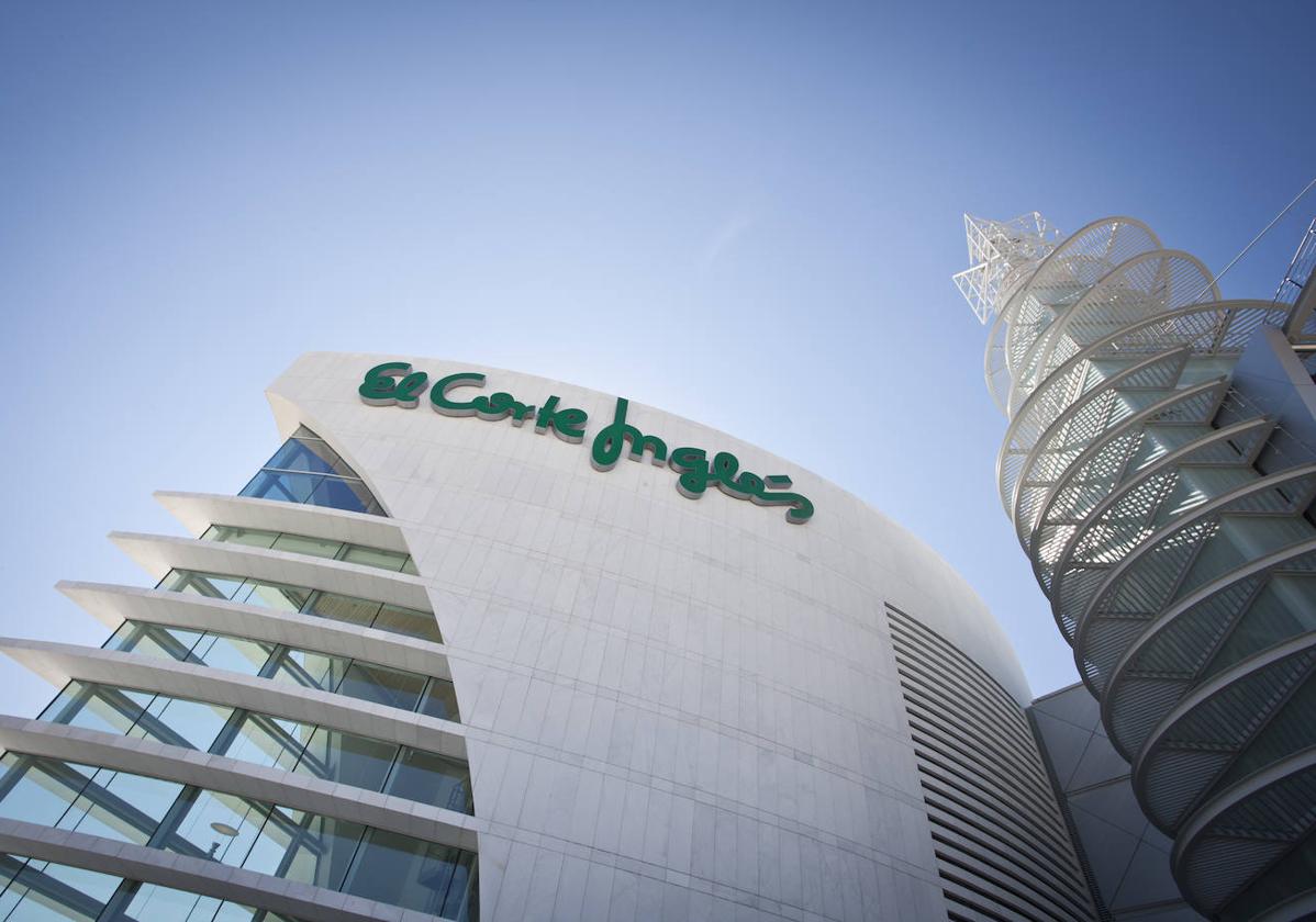 El Corte Inglés obtuvo su mayor beneficio histórico en 2022 al superar los 870 millones