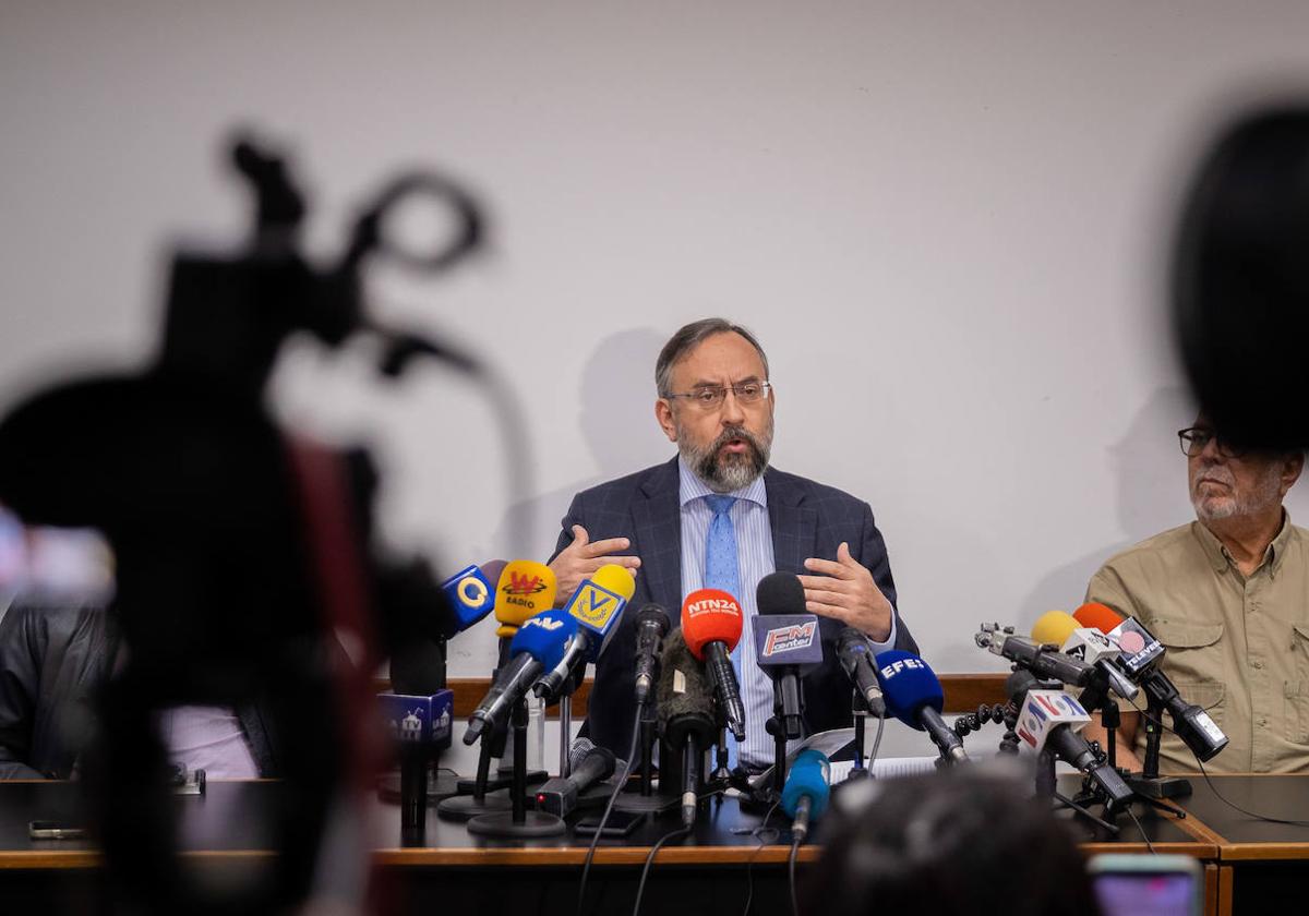 Casal, durante la rueda de prensa que ofreció en Caracas.