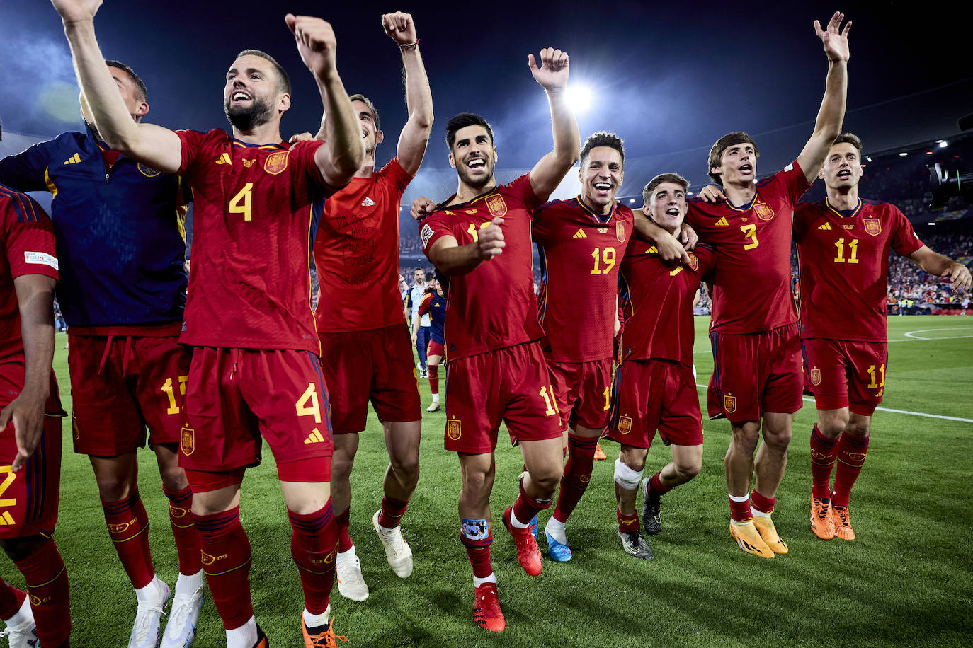 Los jugadores de la selección española de fútbol celebran el título, tras la final de la Liga de Naciones.