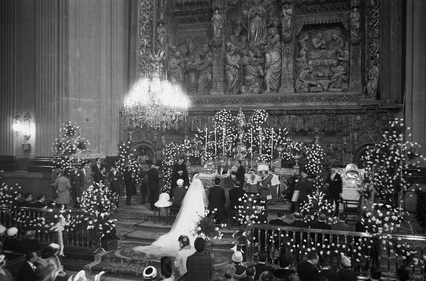 La actriz y el compositor, en el altar mayor de la Basílica del Pilar.