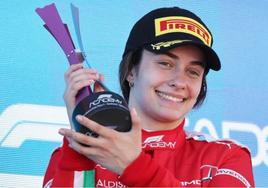 Marta García celebra una victoria en la F1 Academy