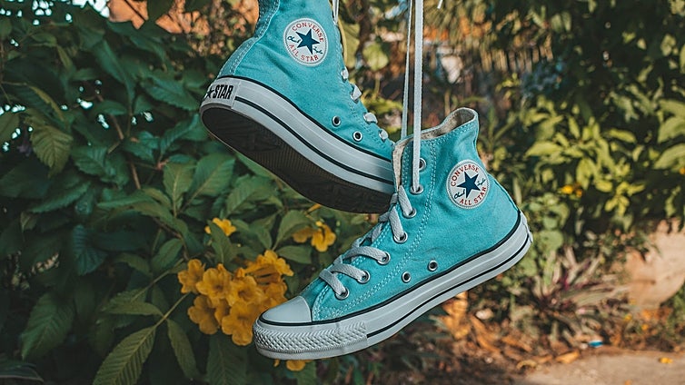 Estas son las zapatillas que van con todo y nunca pasan de moda