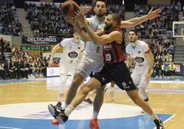 Imagen de un partido entre el Obradoiro y el Baskonia en la ACB.