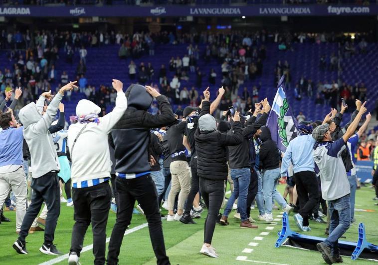 Competición cierra Cornellà dos partidos por la invasión en el derbi