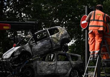 Francia sopesa declarar el estado de emergencia para frenar los disturbios