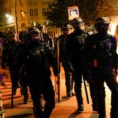 Más de 1.000 detenidos y 79 policías heridos en una cuarta noche de violencia y saqueos en Francia