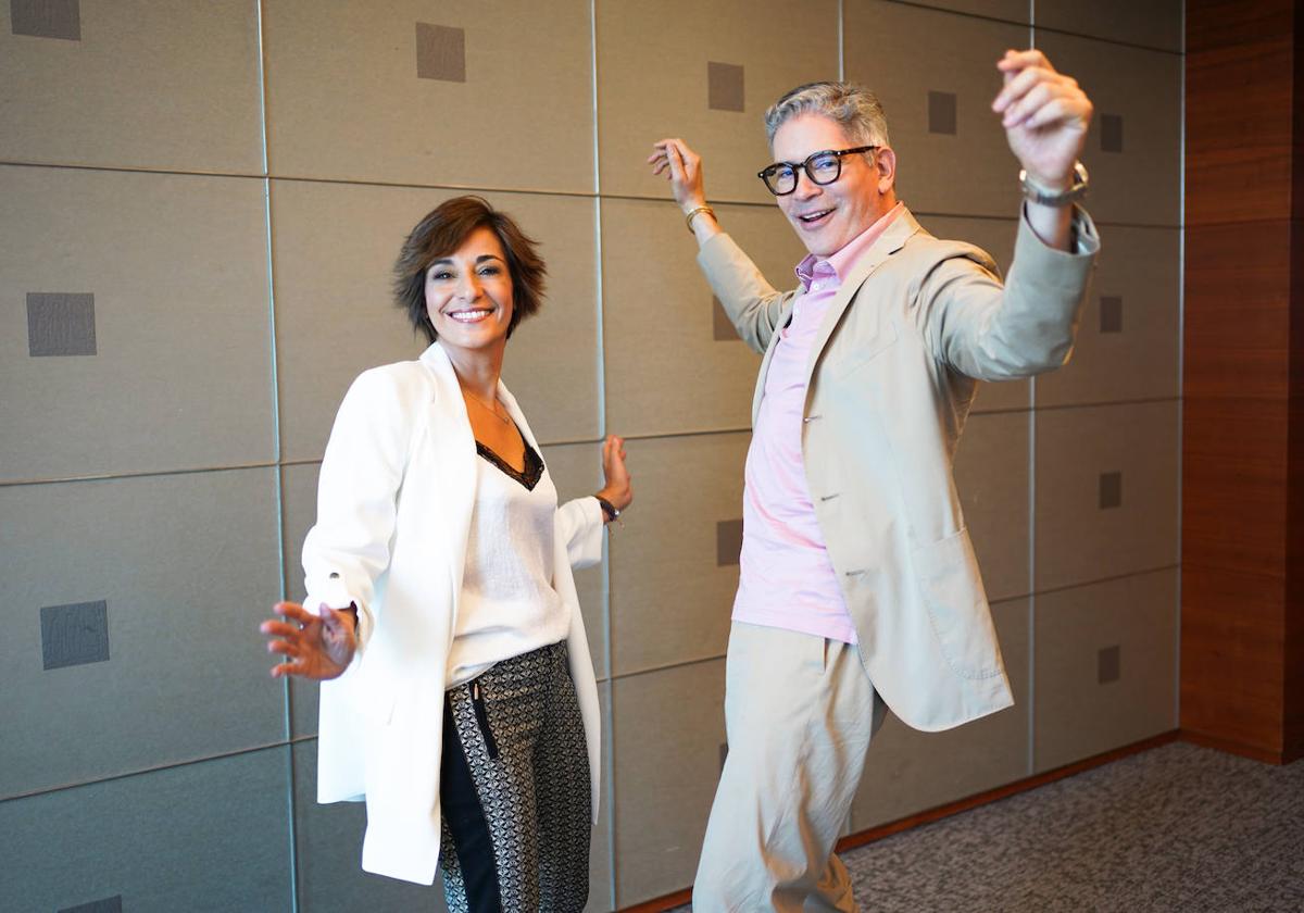 Adela y Boris, presentadores de 'Más Vale Tarde'.