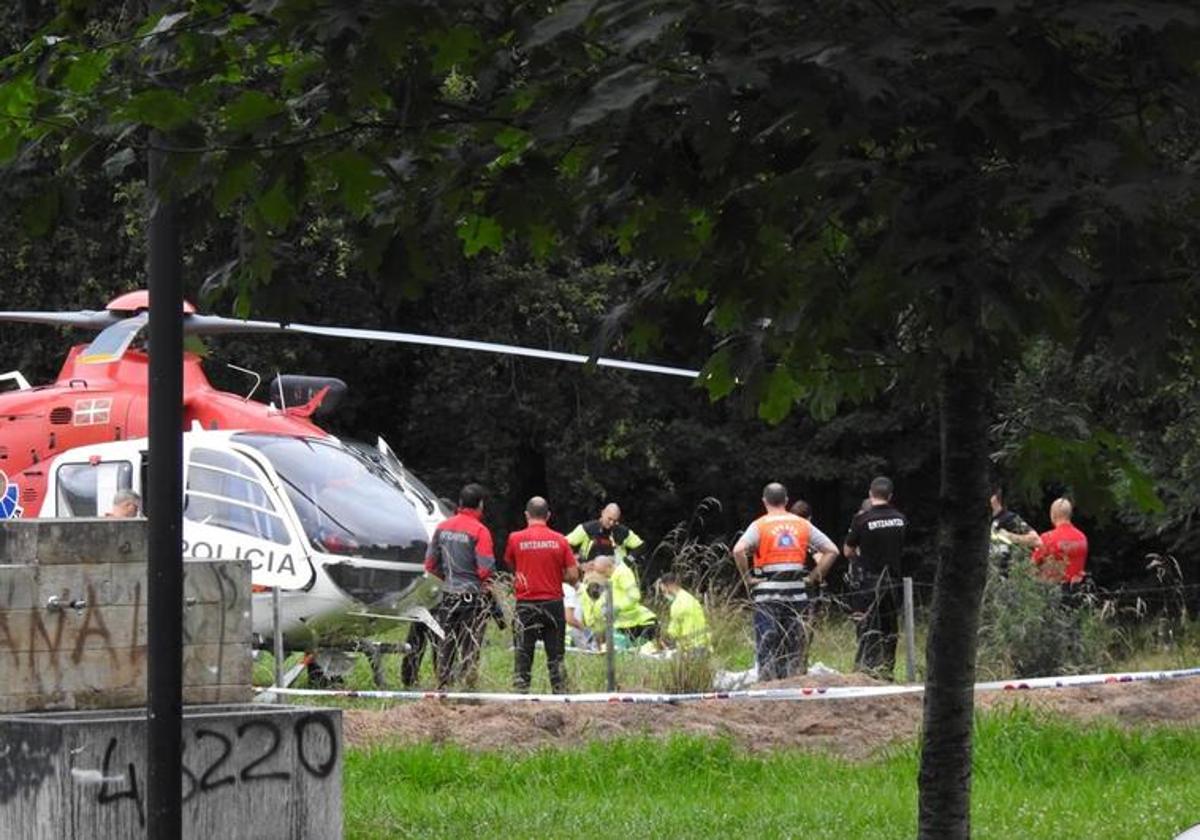 Los servicios de emergencia, durante el operativo de rescate.