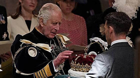 Carlos III recibe los honores de Escocia